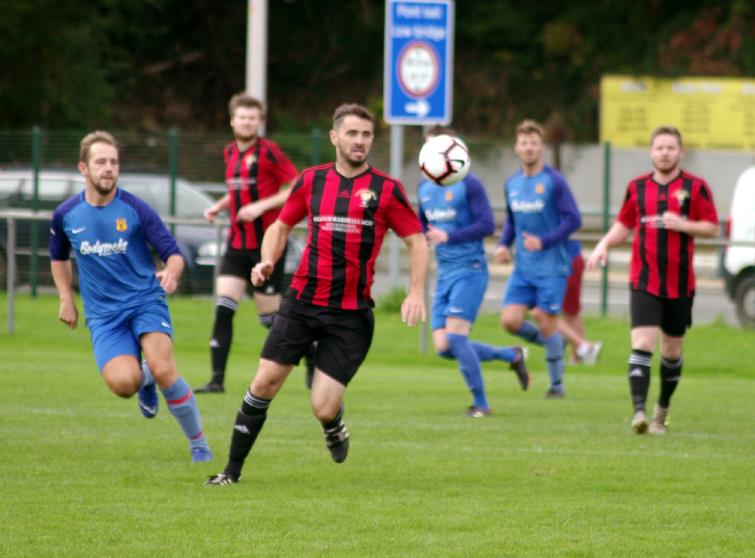 Action from the Goodwick United v Carew clash at Phoenix Park